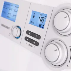 Panel sterowania kotła gazowego. Wyświetlacz pokazuje temperaturę 48°C. Pokrętła pozwalają regulować pracę pieca gazowego jednofunkcyjnego i dwufunkcyjnego.